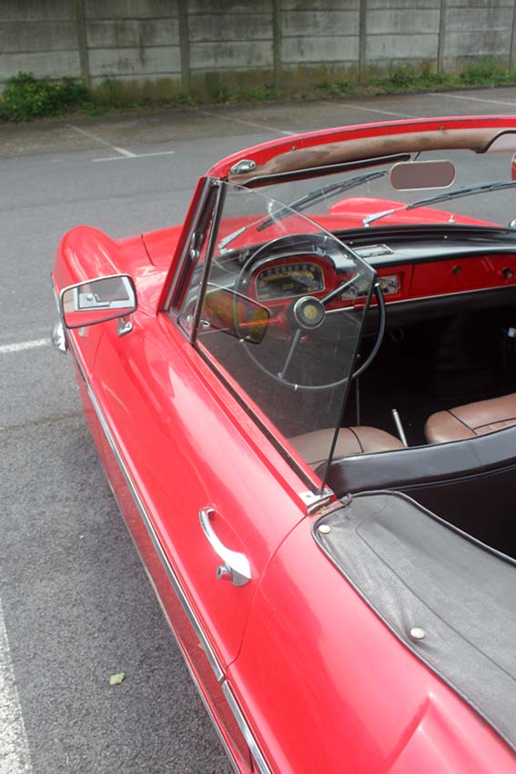 Encore une nouvelle : une superbe RENAULT Floride cabriolet...