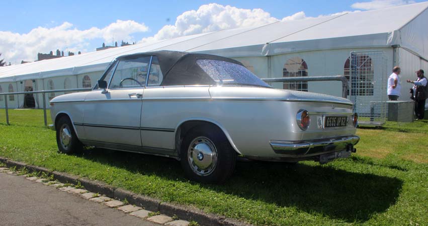 Une BMW 2002...